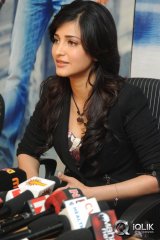Shruti Haasan at Ramayya Vastavayya Press Meet